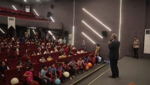BAŞKAN BEYAZGÜL ÇOCUKLARIN SİNEMA SEVİNCİNE ORTAK OLDU