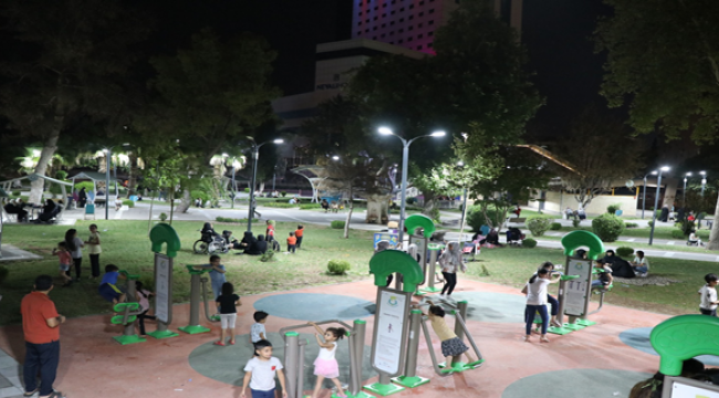 Haliliye'de Işıl Işıl Olan Parklar Ailelerin Uğrak Noktası