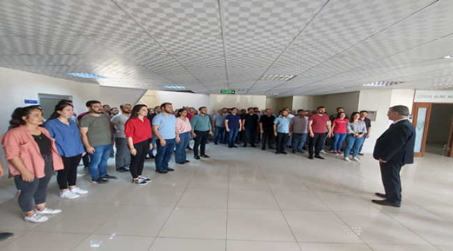Tayini çıkan Müdür Doğuş personeller ile vedalaştı