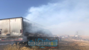 Urfa'da seyir halindeki tır alev aldı