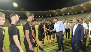 Vali Ayhan'dan Şanlıurfaspor'a moral ziyareti 