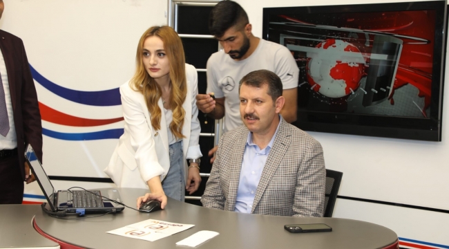 Vali Ayhan, Haber sundu