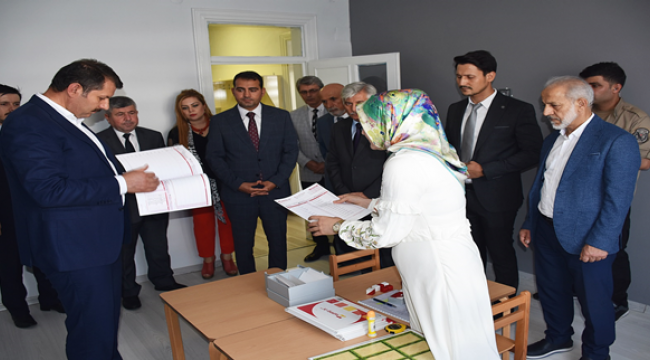 Vali Ayhan,Şanlıurfa Üstün Zekâlılar ve Yetenekliler Eğitim Merkezini Ziyaret Etti