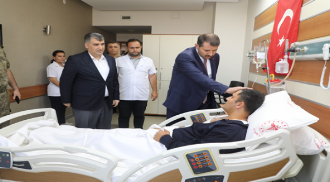 Vali Salih Ayhan, Yaralı Askerleri Hastanede Ziyaret Etti