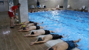 Yüzme Öğrenen Çocuklar Başkan Canpolat'a Teşekkür Ediyor 