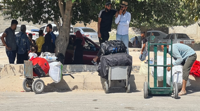 Akçakale Sınır Kapısı'ndan geçen 100 Suriyeli, Tel Abyad'a döndü