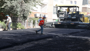 Başkan Canpolat'ın Yatırımlarıyla Asfalt Atağı Merkez Mahallelerde Devam Ediyor