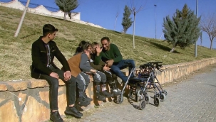 Engellerden Melek belgeseli ekranlardan yayınlanacak 