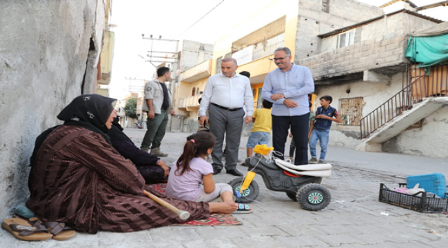 Girmedik Sokak, Çalmadık Kapı Bırakmıyor