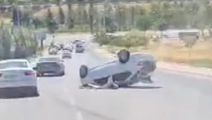 Karaköprü'de otomobil takla attı