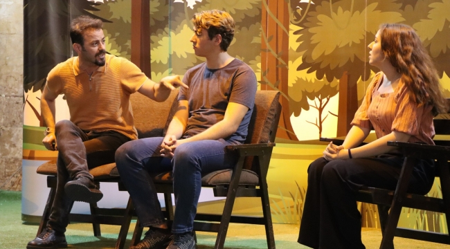 NEFES ALMADAN" TİYATRO OYUNU İZLEYENLERDEN TAM NOT ALDI