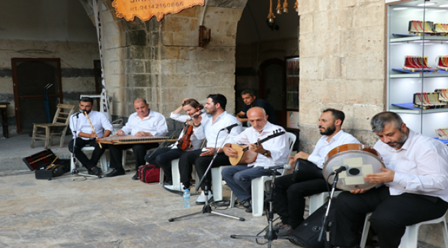 Tarihi Gümrük Hanı'nda Urfa Ezgileri Yankılandı