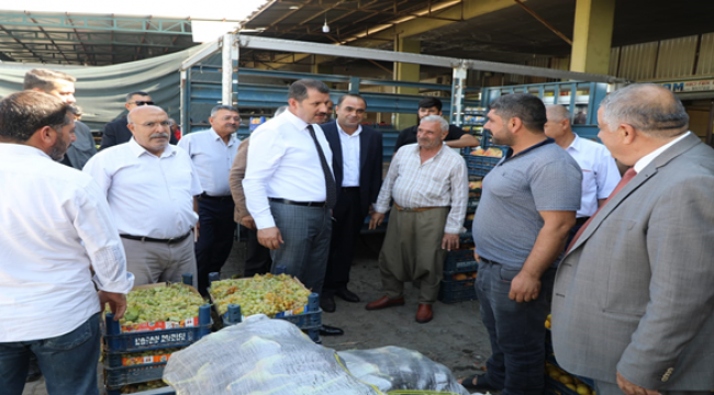 Vali Ayhan, Hal Pazarı esnafını ziyaret etti