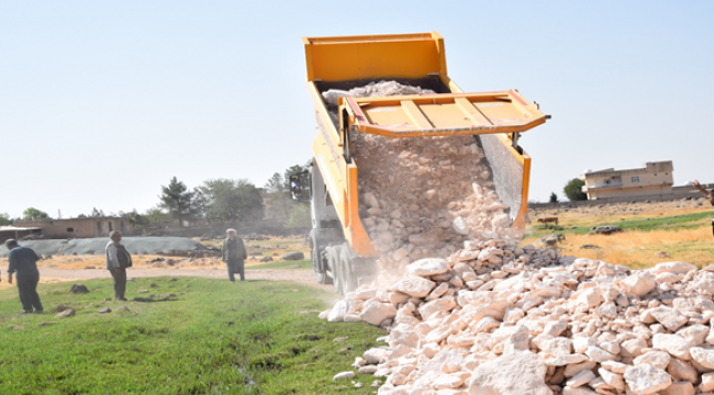 Viranşehir'de Hummalı Çalışmalar İle Yolların Kalitesi Artıyor
