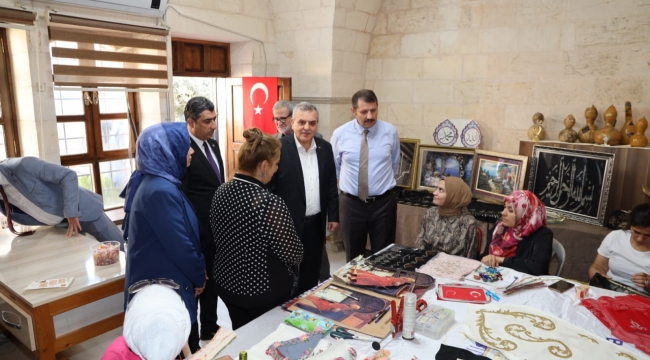 BAŞKAN BEYAZGÜL İLE VALİ AYHAN SANAT SOKAĞNDAKİ ATÖLYE ÇALIŞMASINA KATILDI