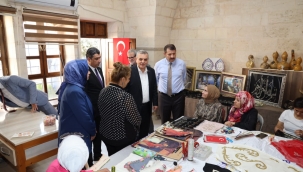 BAŞKAN BEYAZGÜL İLE VALİ AYHAN SANAT SOKAĞNDAKİ ATÖLYE ÇALIŞMASINA KATILDI