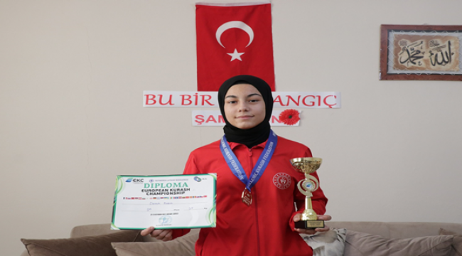 Büyükşehir'de Şampiyon Sporcular Yetişiyor