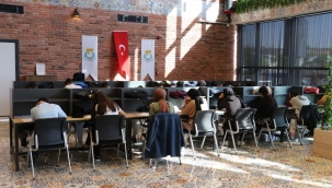 ÖĞRENCİLER SUNULAN İMKANLAR İÇİN BAŞKAN CANPOLAT'A TEŞEKKÜR ETTİ