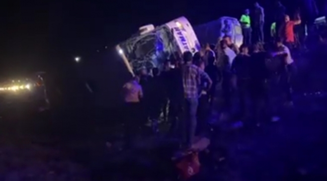 Şanlıurfa'da yolcu otobüsü devrildi, 19 yaralı 