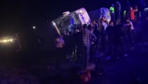 Şanlıurfa'da yolcu otobüsü devrildi, 19 yaralı 