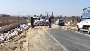 Suruç yolunda tır tarlaya uçtu