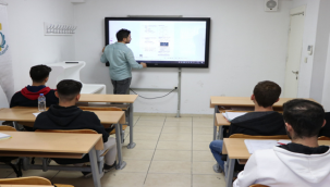 Üniversiteye Hazırlık Kursu İle Gençler Hayallerine Kavuşuyor