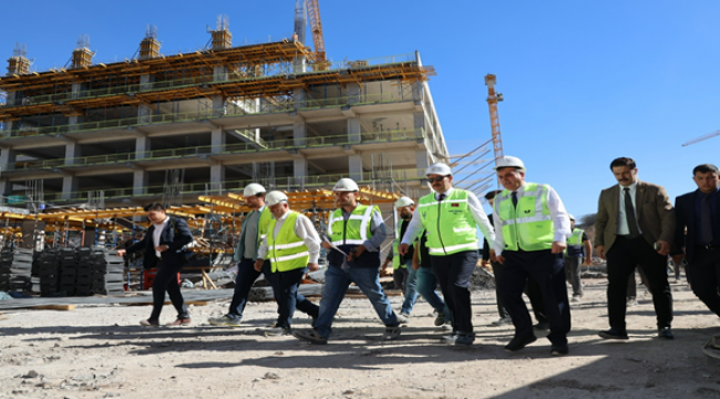 Başkan Beyazgül İle Vali Ayhan Şehir Hastanesi İnşaatını İnceledi