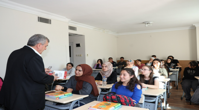 Başkan Beyazgül, Öğrencilerle Bir Araya Geldi