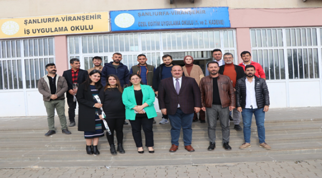 Başkan Ekinci'den Öğretmenlere Karanfil