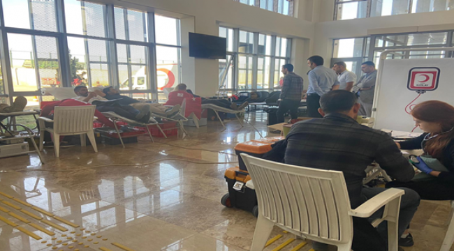 İl  göç idaresi personelinden kan bağışı