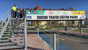 Öğretmen ve öğrencilere trafik eğitimi verildi