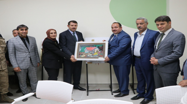 Vali Ayhan'ın Katılımı İle Viranşehir'de Gençlik Merkezinin Açılışı Yapıldı