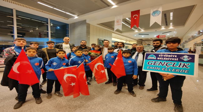 Başkan Mehmet Kuş, Şampiyon Sporcuyu Ödüllendirdi