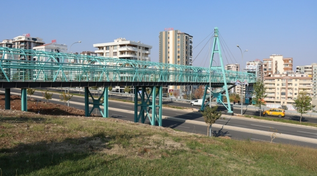 Büyükşehir"den modern geçitler