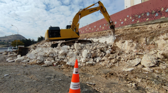 Büyükşehir'den Okullar Bölgesine Üst Geçit 
