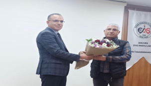 Prof. Dr. Sedat Benek. Öğrencilerle bir araya geldi