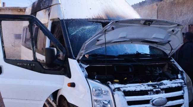 Şanlıurfa'da minibüs alev aldı 