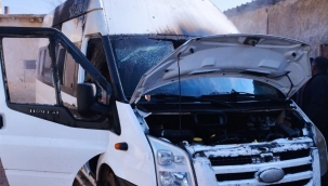 Şanlıurfa'da minibüs alev aldı 