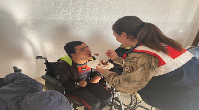 Şanlıurfa Jandarma ekiplerinden anlamlı ziyaret