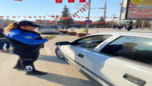 Suruç'ta polis ekipleri Kadına El Kalkamaz adlı broşür dağıttı