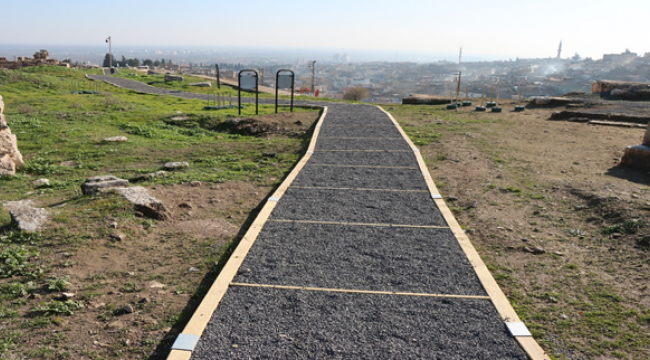 Tarihi Urfa Kalesine Yapılacak Ziyaretler İçin Yürüyüş Yolu Yapıldı