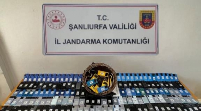 Urfa'da milyonluk kaçak cep telefonu ele geçirildi 