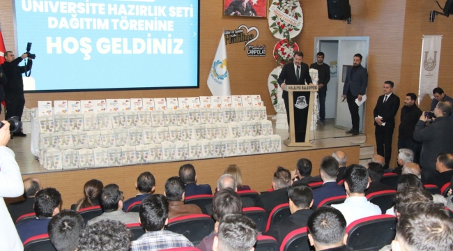 400 Öğrencinin üniversite hazırlık seti Haliliye Belediyesinden 