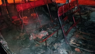 Şanlıurfa'da park halindeki minibüs yandı 