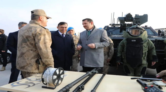 Vali Ayhan'dan Jandarma Komutanlığına Ziyaret