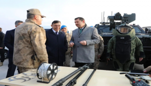 Vali Ayhan'dan Jandarma Komutanlığına Ziyaret