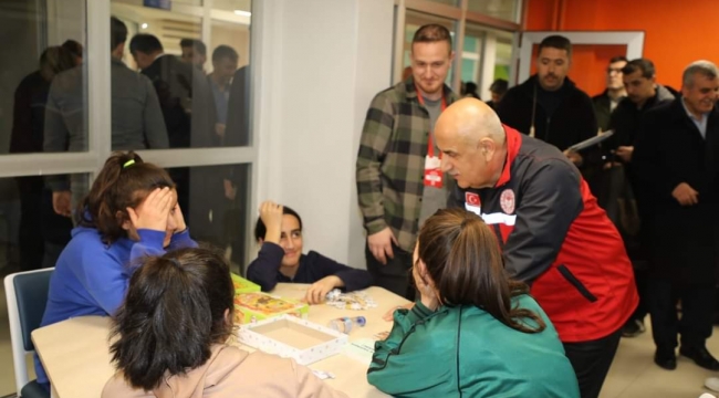 Bakan Kirişçi Şanlıurfa'da depremzedeleri ziyaret etti