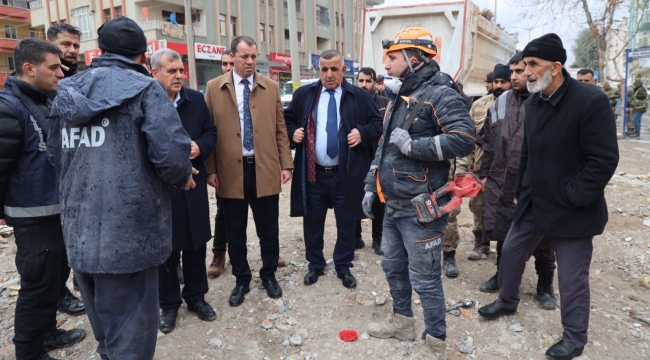 Başkan Beyazgül Depremzedelerle Tek Tek İlgilendi