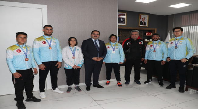 Başkan Canpolat, Şampiyonaya Damga Vuran Sporcularla Bir Araya Geldi 