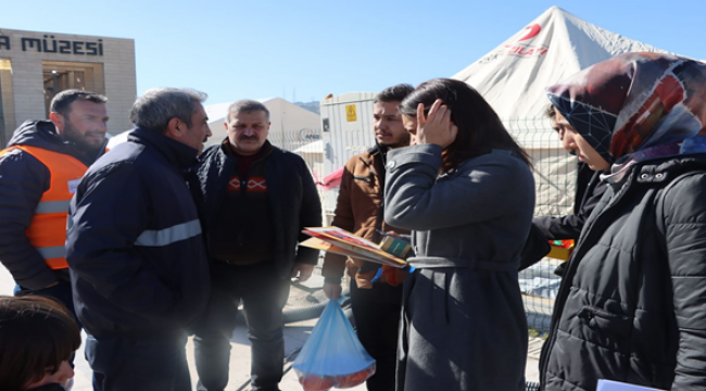 Büyükşehir Çadırlarda Kalan Depremzedeleri Yalnız Bırakmıyor